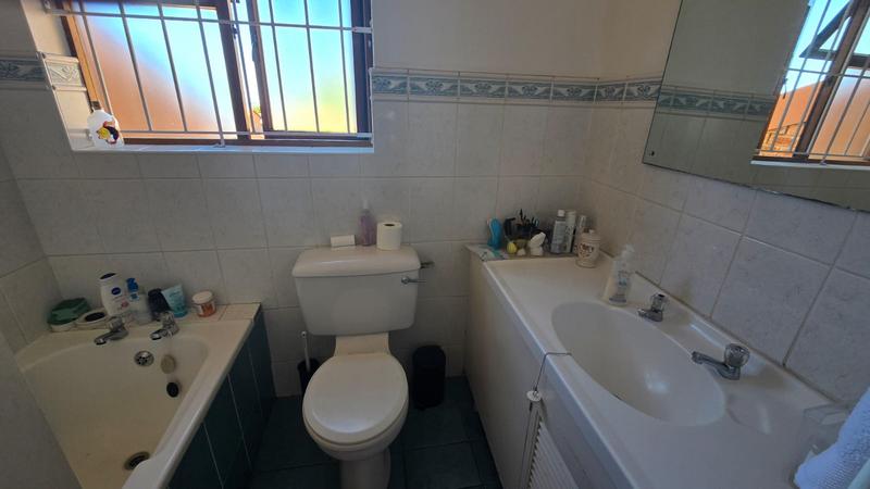 3 Bedroom Property for Sale in Die Wingerd Western Cape